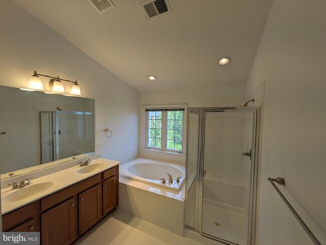 Building Photo - 5607 Faircloth Ct