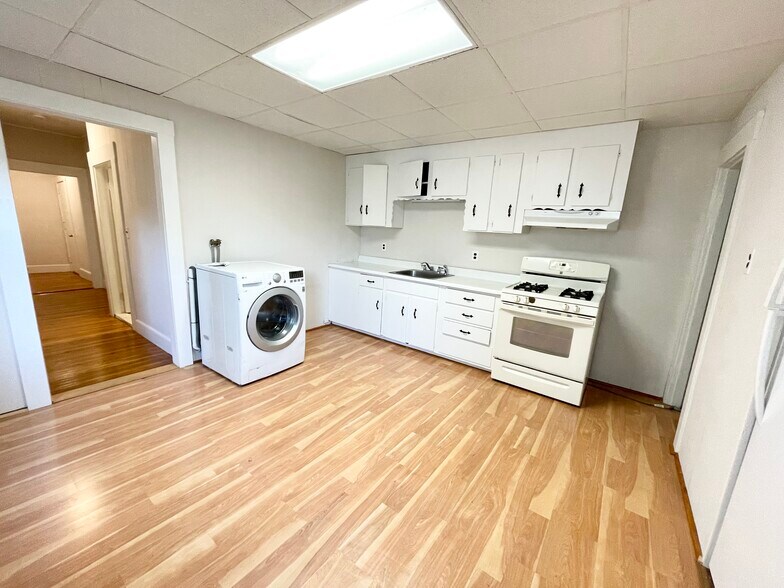 Building Photo - 122 Buttonwood St