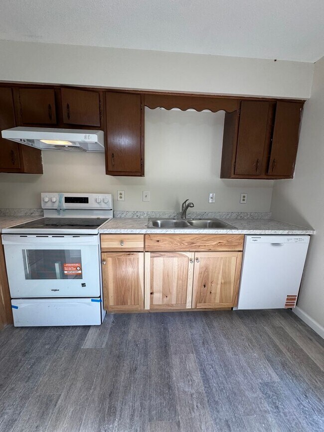 Building Photo - 2612-2614 Morning Glory Dr