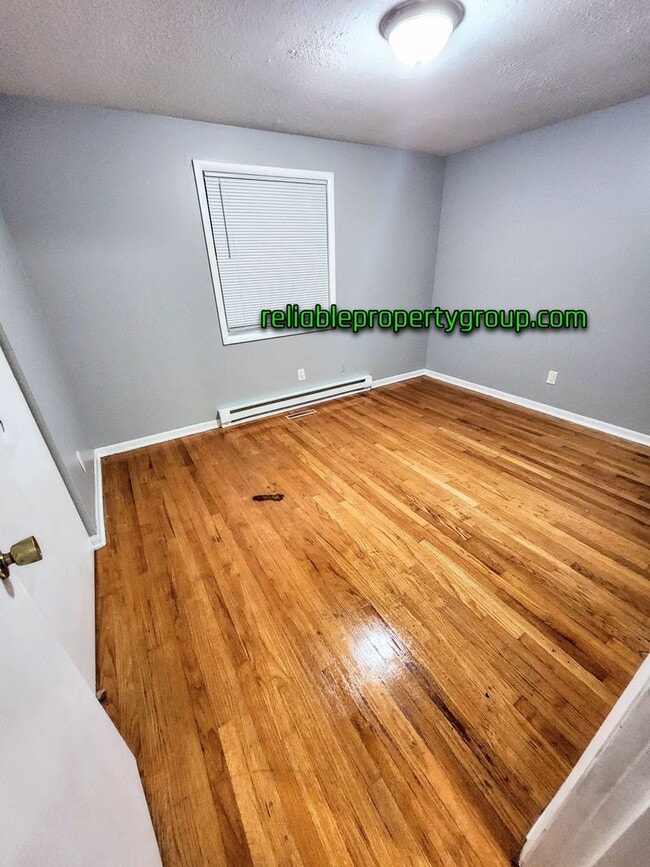 Building Photo - New Listing in Fort Wayne