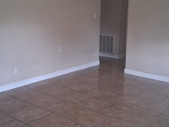 Building Photo - Central Lakeland Rental