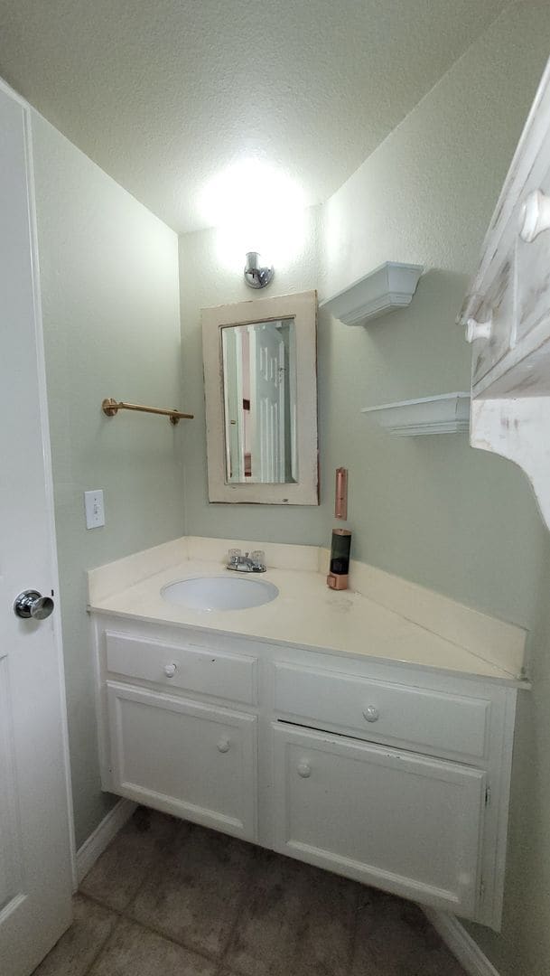 Building Photo - Spacious Carmel Valley Townhome