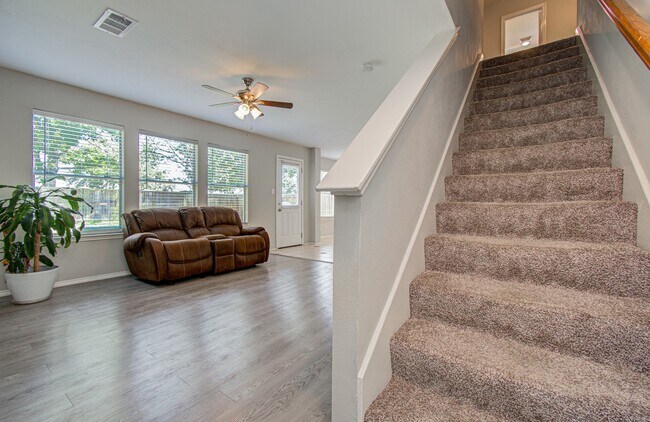 Building Photo - 16126 Coleburn Dr