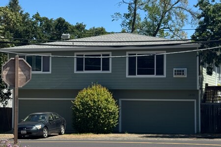 Building Photo - 2870 Lincoln Ave