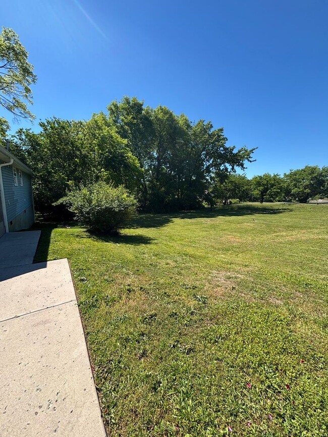 Building Photo - Freshly Renovated Cottage!