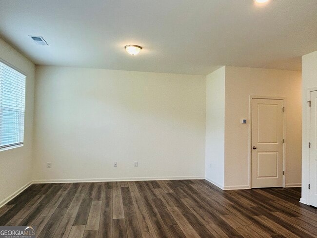 Building Photo - 370 Penn Sta Wy