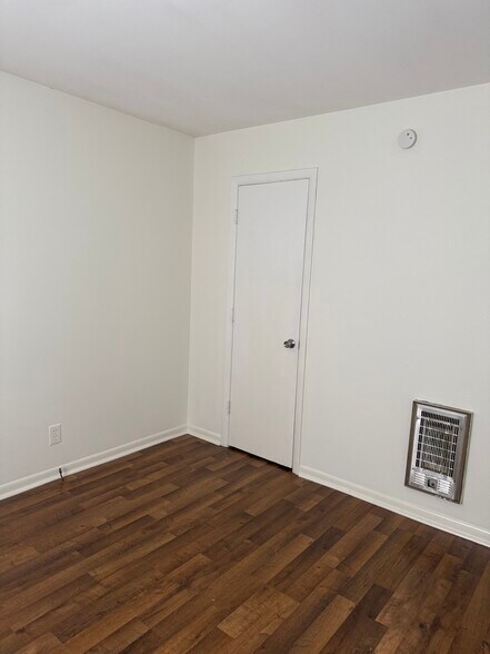 Building Photo - 350 Foxglove Dr