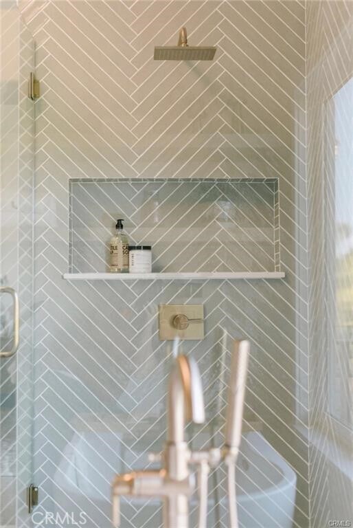 Building Photo - 13 Bernay