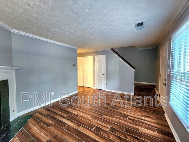 Building Photo - 143 Forrest Ave