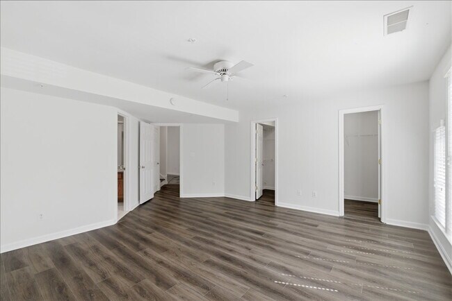 Building Photo - "Luxurious 2-Bed Condo with, loft, Granite Elegance & Hardwood Charm in Reston, VA!"