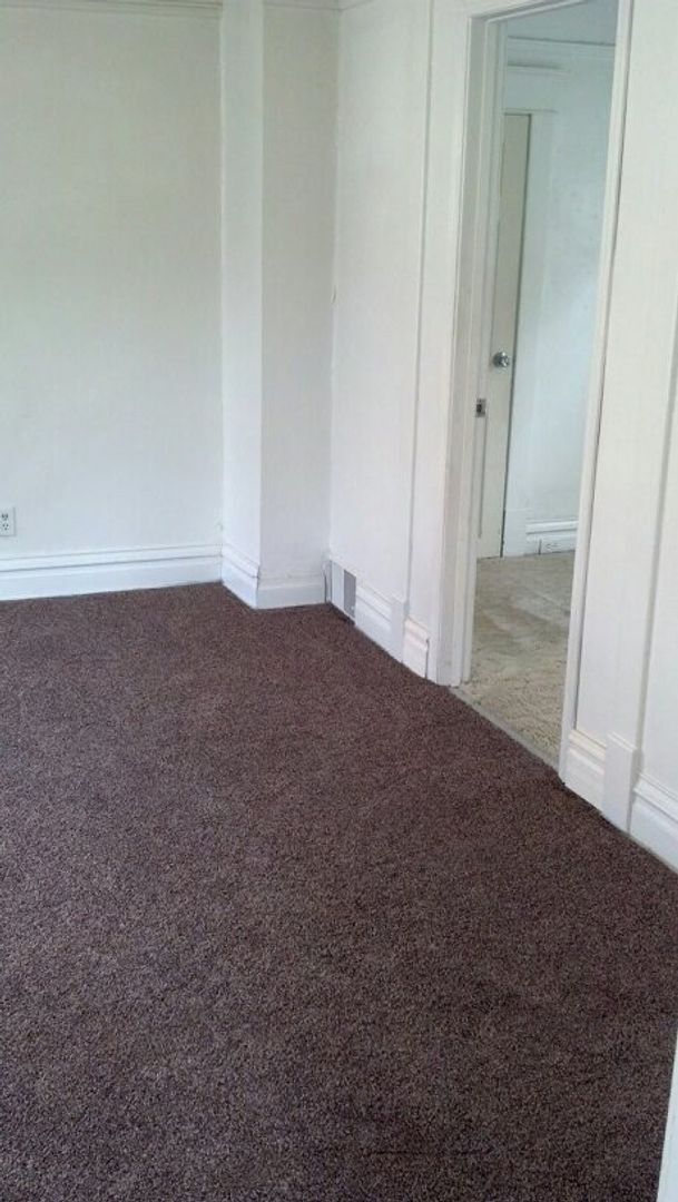 Building Photo - 108 N 28th Ave W