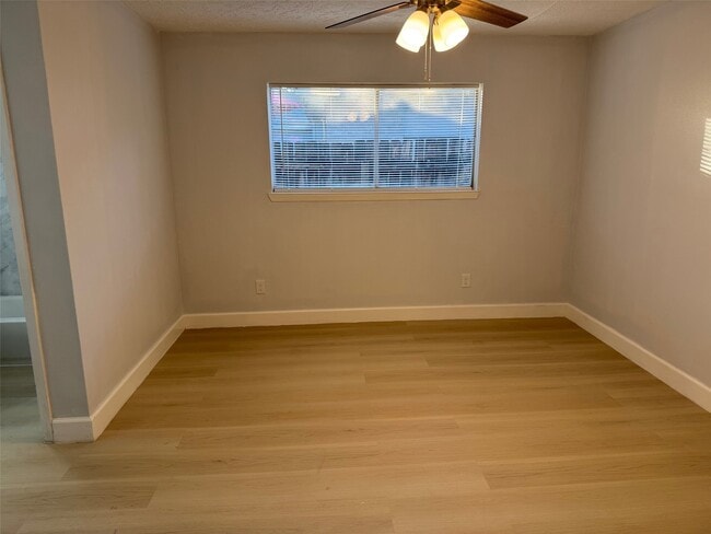 Building Photo - 5222 Moonshadows Dr