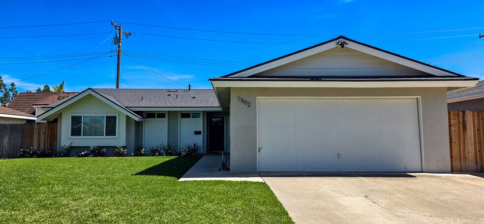 Primary Photo - 1502 W Hemlock Way
