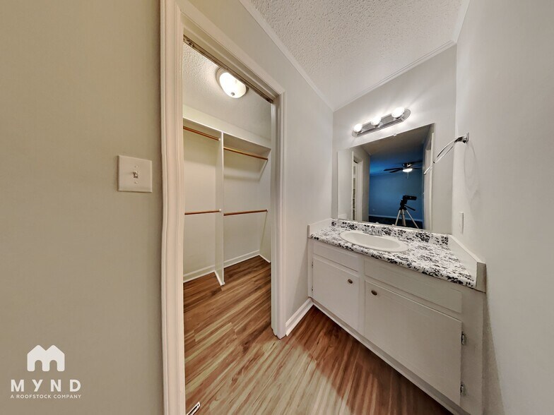 Building Photo - 108 Wellington Dr