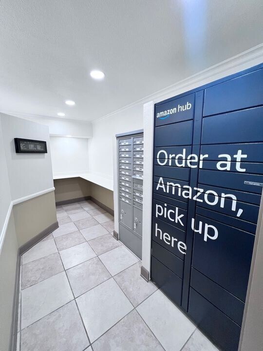 Building Photo - 2969 Kelton Ave