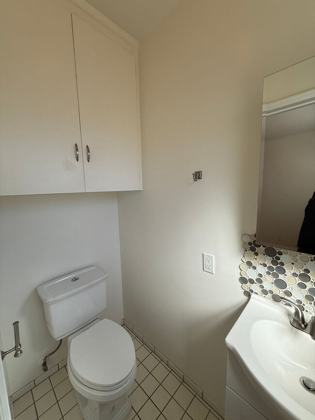 Building Photo - Amazing 3 Bedroom Montrose Home!