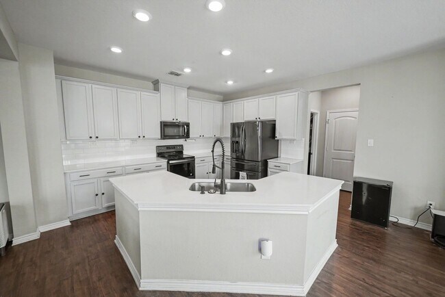 Building Photo - Spacious Home with Office, Game Room & Solar Panels Near Randolph AFB - Realtor Commission: $500