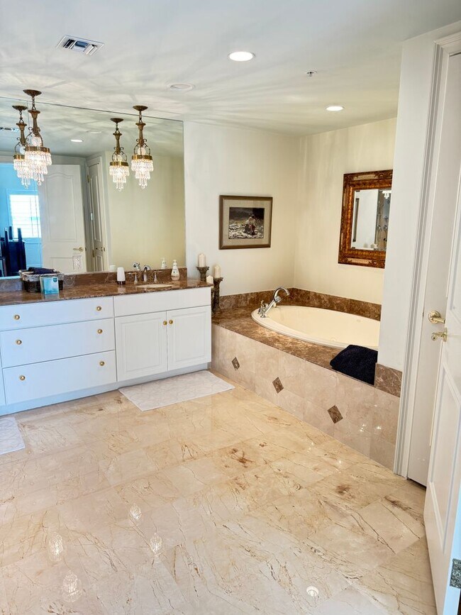 Building Photo - 1111 Ritz Carlton Dr