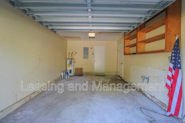 Building Photo - 1240 Llewellyn Rd