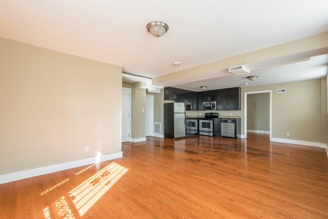 Building Photo - 201 W Fifth Ave