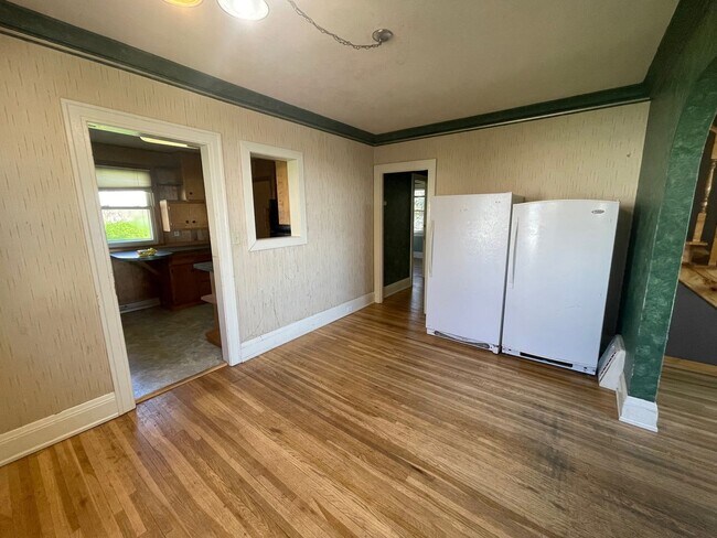 Building Photo - Incredible Lake Views-Spacious 6 Bedroom Home