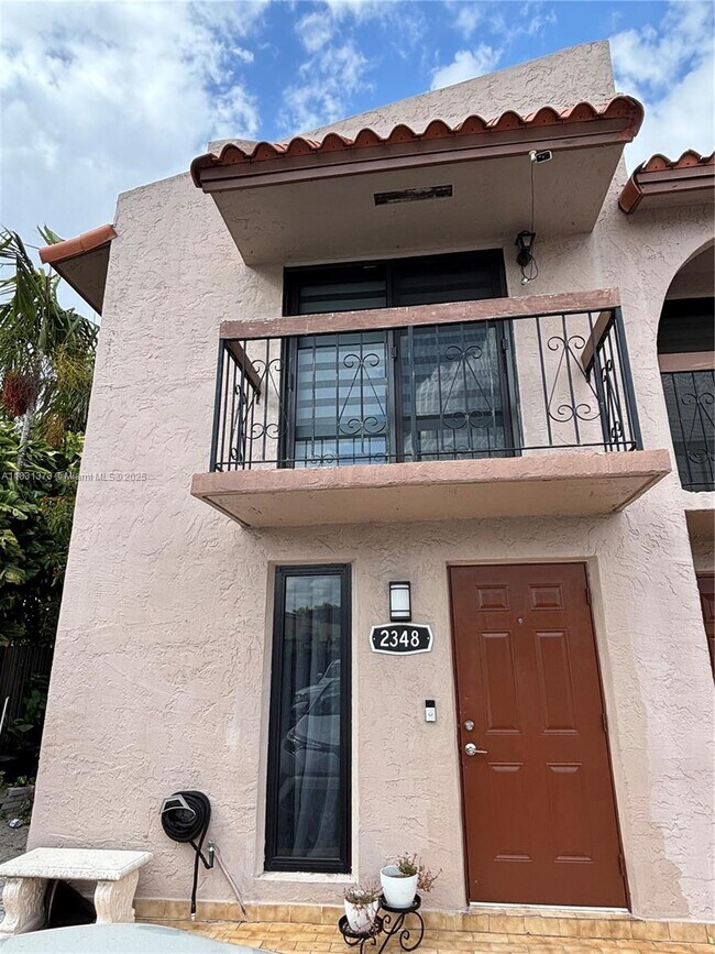 Primary Photo - 2348 W 68th St