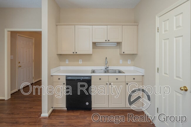 Building Photo - 1934 Live Oak Trce