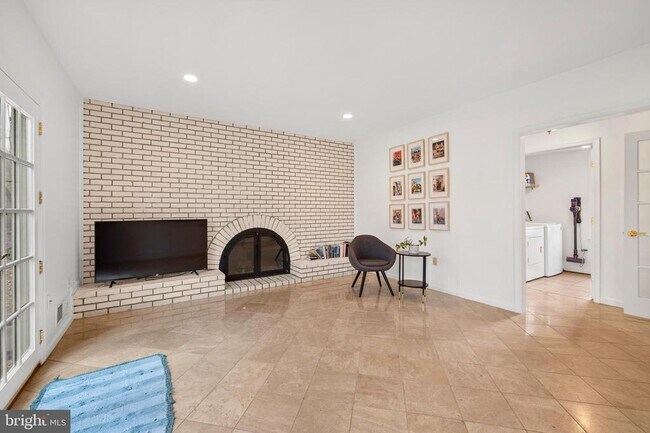 Building Photo - 13625 Middlevale Ln