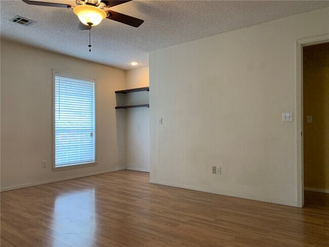 Building Photo - 1302 N Flamingo Rd