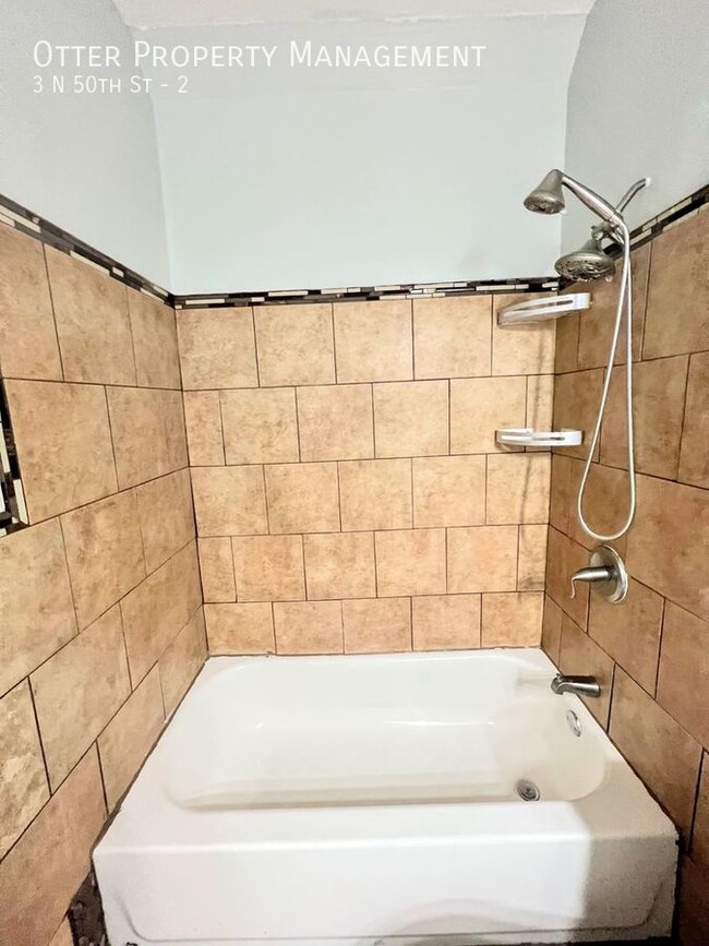 Building Photo - 2BR/1BA University City Apt with Washer/Dr...