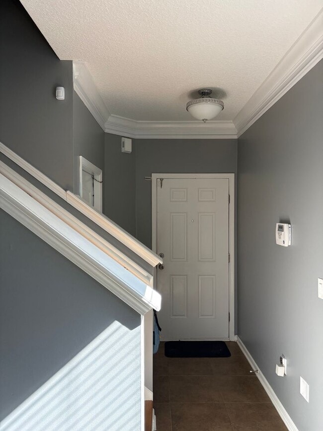 Building Photo - 496 Walnut Dr