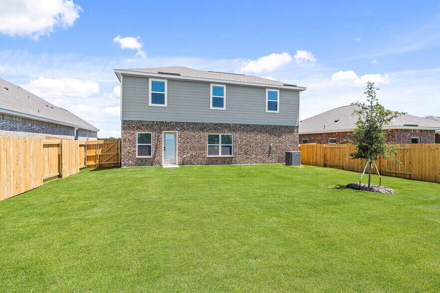 Building Photo - 308 Live Oak Ln