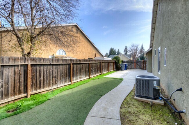 Building Photo - 139 Athens Ave