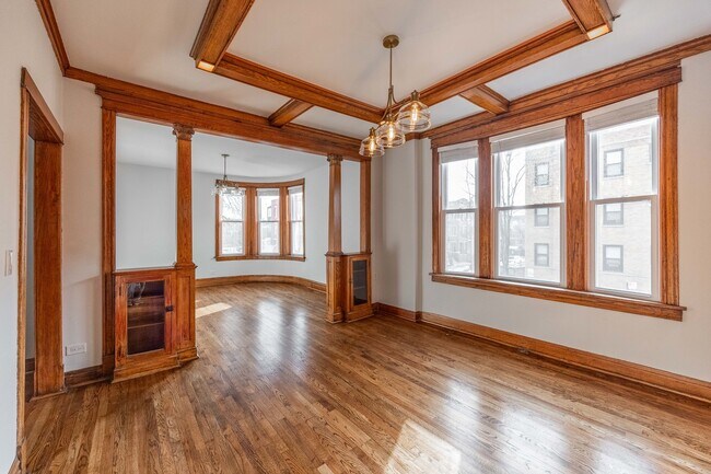 Building Photo - 2842 W Augusta Blvd