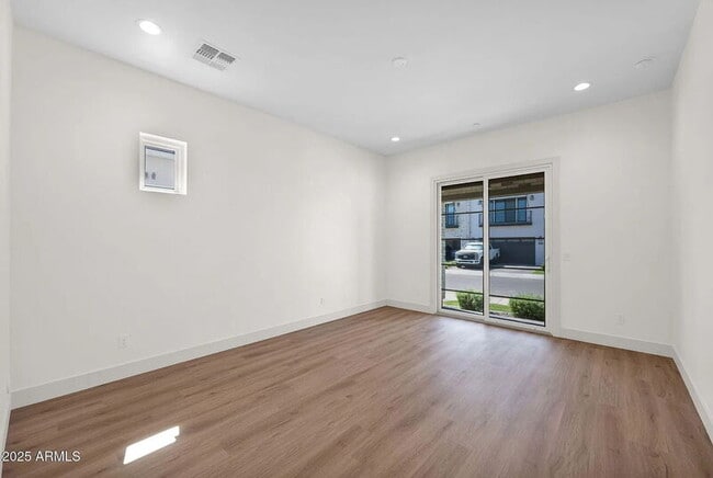 Building Photo - 2648 E Longhorn Ct
