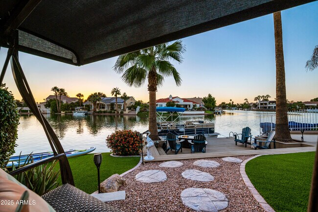 Building Photo - 1817 E Willow Tree Ct