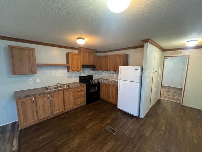 Building Photo - 9499 Wendi Dr NE