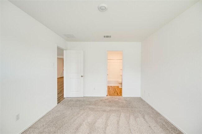 Building Photo - 275 Mica Trl