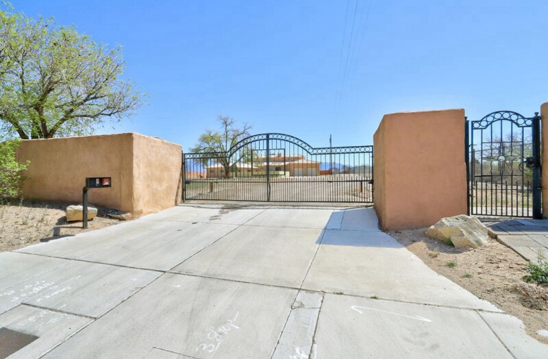 Building Photo - 2424 Vista Grande Dr NW