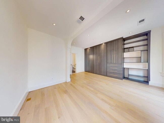 Building Photo - 1808 Riggs Pl NW