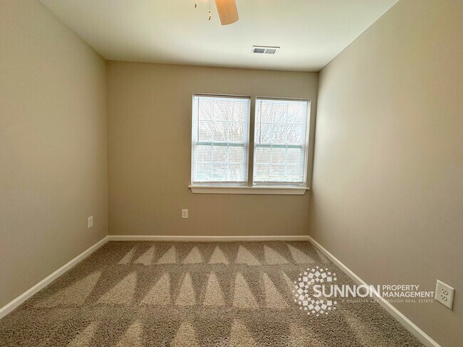 Building Photo - Beautifully Remodeled 3BR/2.5BA Townhome