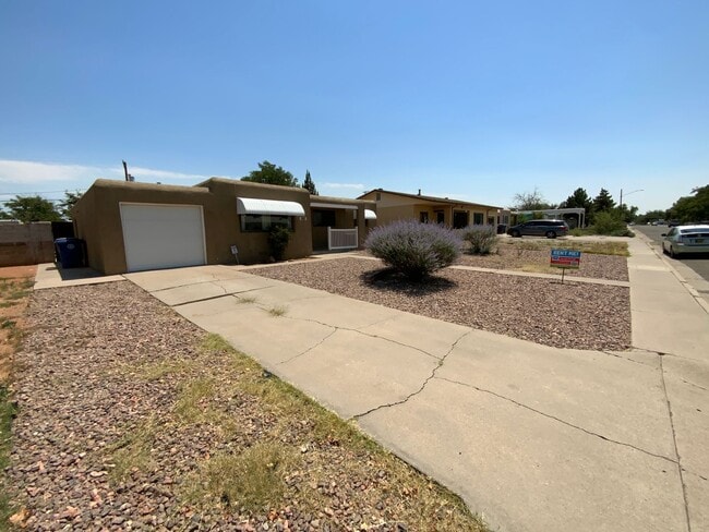 Building Photo - 3 Bedroom Single Story Home Near Gibson Blvd SE & Louisiana Blvd SE!