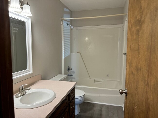 Building Photo - Two Bedroom Apartment in Lincolnton