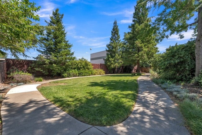 Building Photo - 362 Tabor Ave