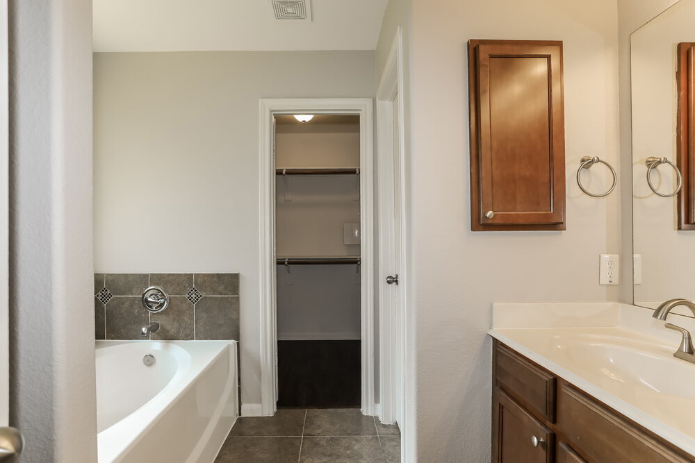 Building Photo - 961 Doire Dr