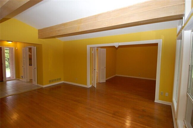 Building Photo - 3922 Safari Ct