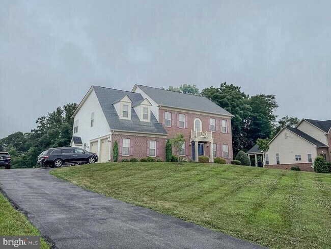 Building Photo - 141 Hawkes Ct
