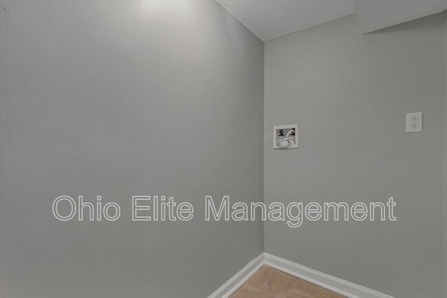 Building Photo - 2023 Sullivant Ave