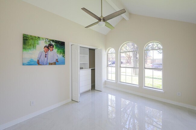 Building Photo - 209 Green Jay Ln