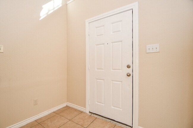 Building Photo - 10439 Lauren Creek Dr